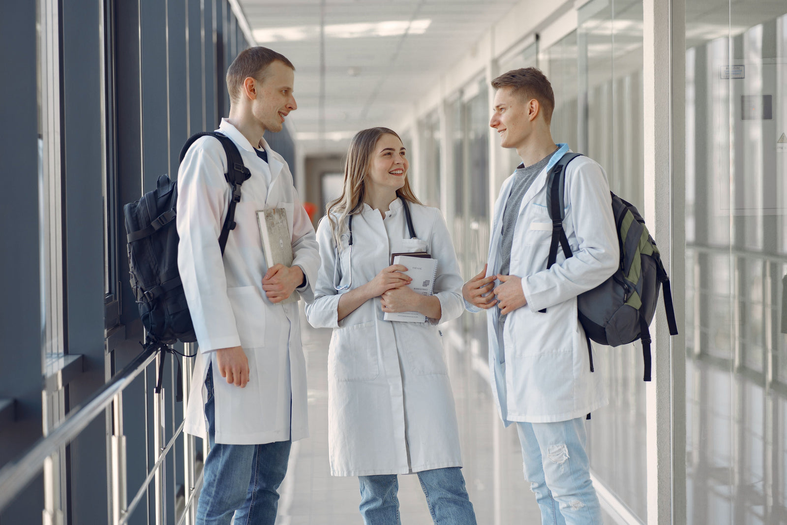 Men's, Women's or Unisex Lab Coats: Which Is Best for University?