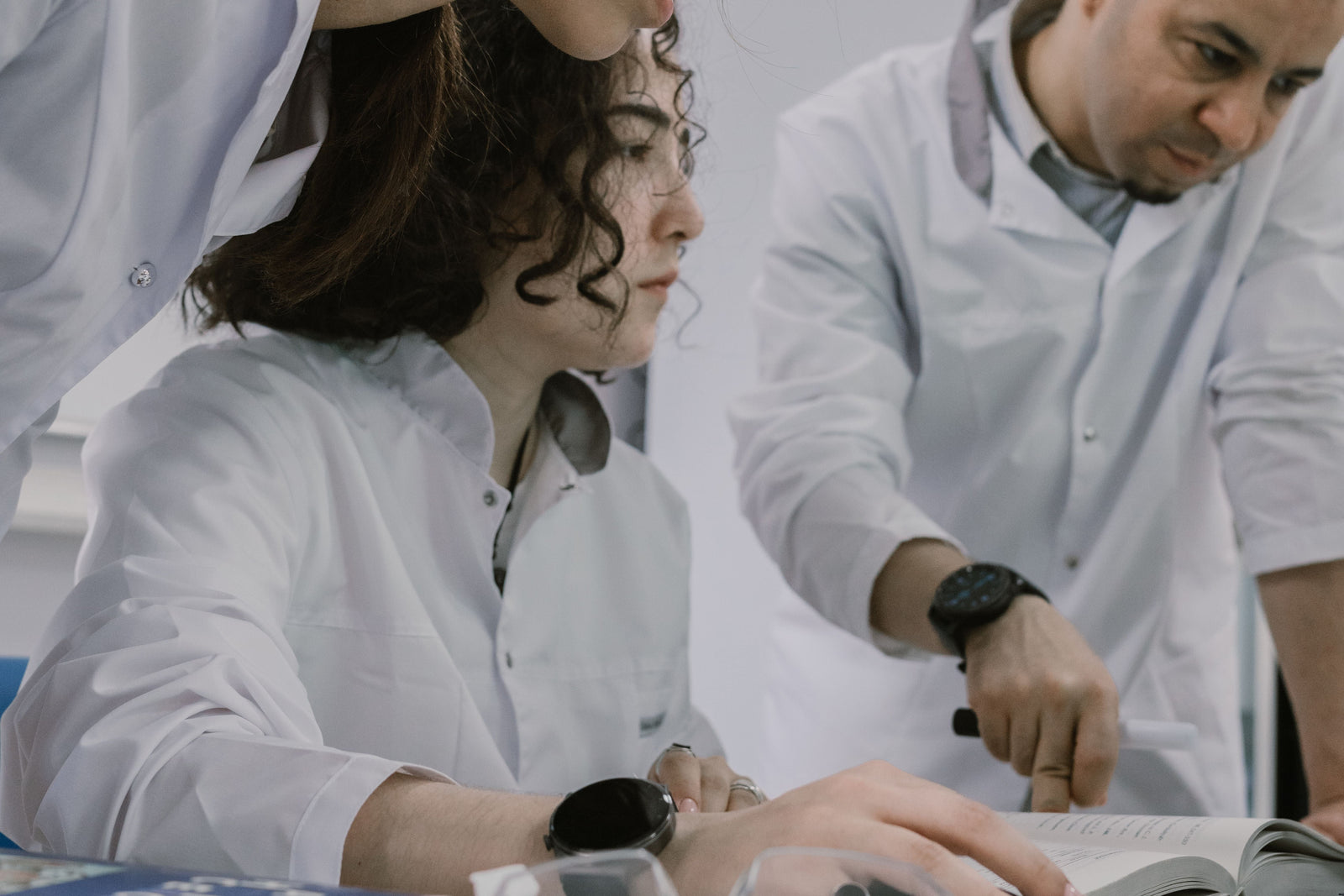 Guide to Choosing a University Lab Coat